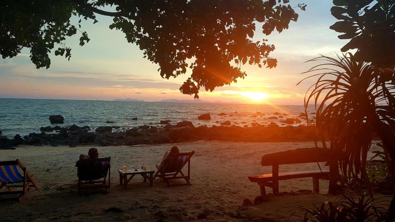 Koh Jum Coral Bay Resort Exterior photo